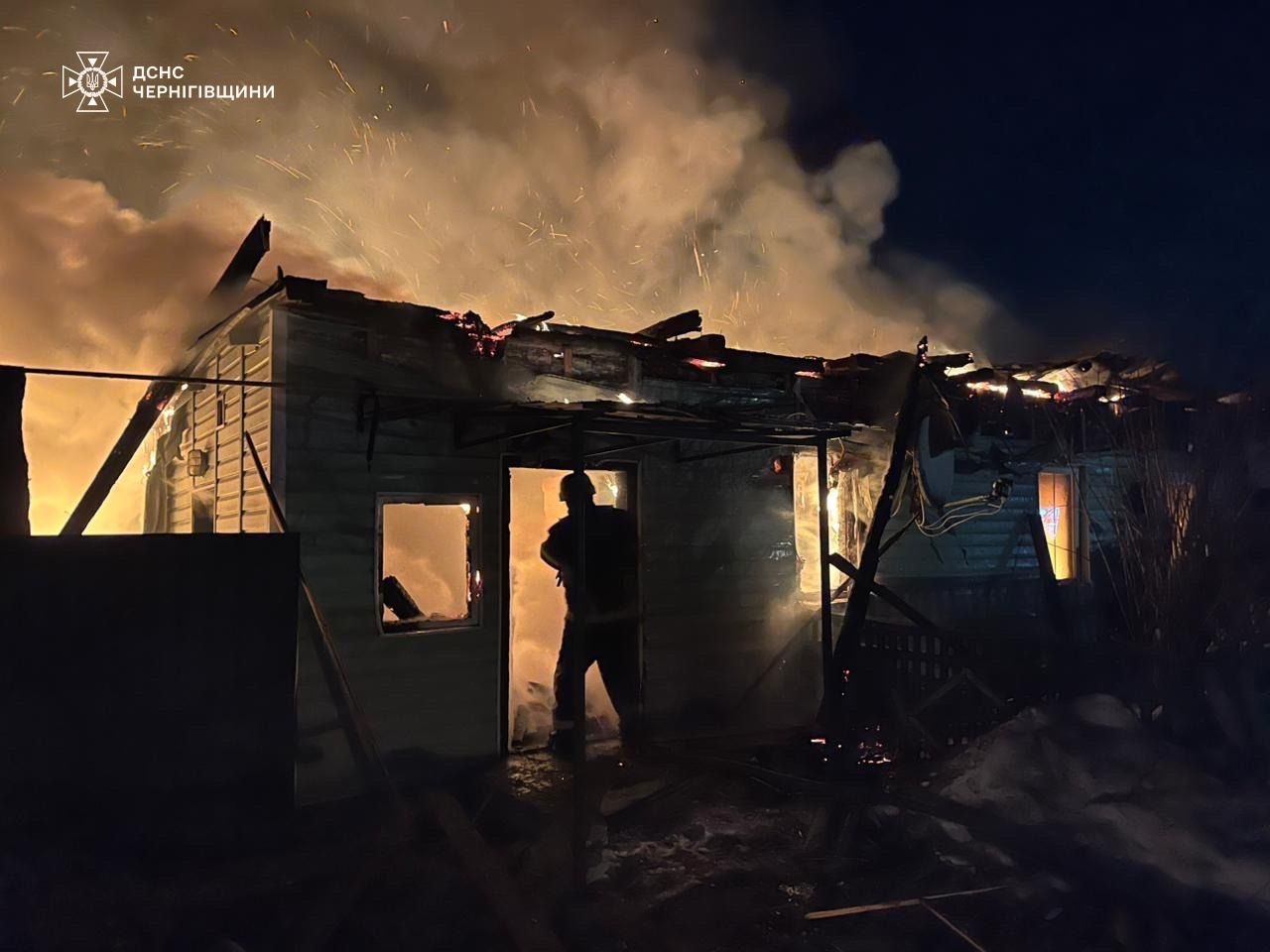 Последствия падения российского беспилотника на жилой дом в Корюковском районе в Черниговской области в ночь на 2 марта 2026 года