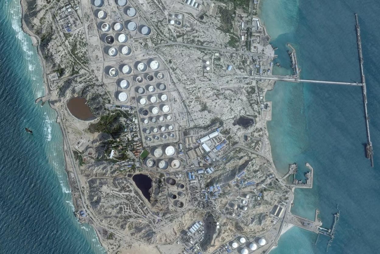 Нефтяной терминал на острове Харк, февраль 2026. Фото: Planet Labs PBC/Reuters/File